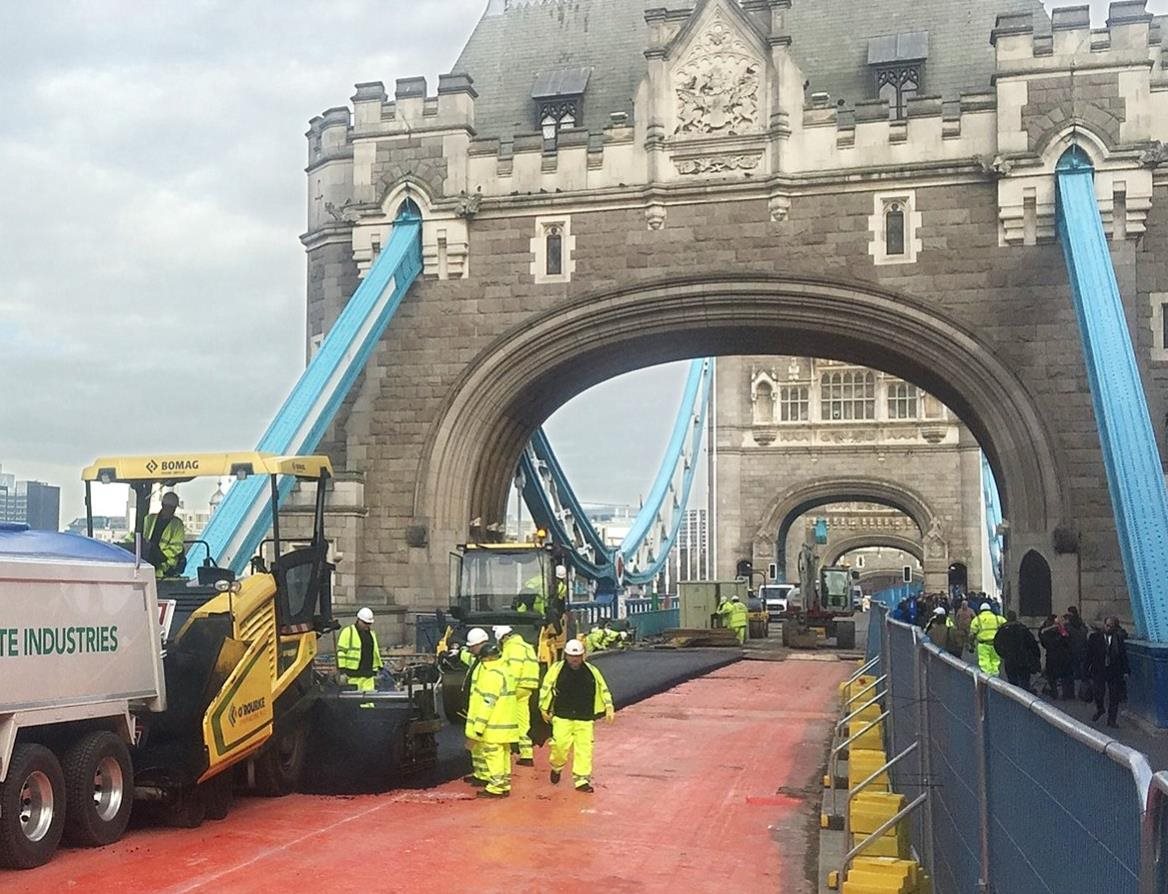Tower Bridge Vs London Bridge / China's Penchant for Copying World Famous Foreign / London Tower Bridge Vs London Bridge / China's Penchant for Copying World Famous Foreign / London